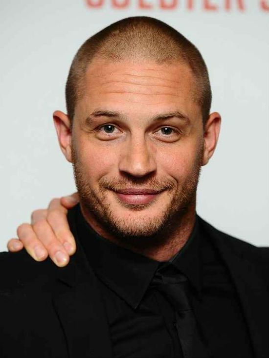 raka huvudet med rakapparat tom hardy