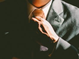 klädkod mörk kostym