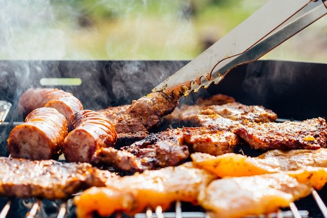present till pojkvännen graverade grillredskap