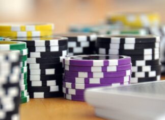 pokermarker lila och svarta