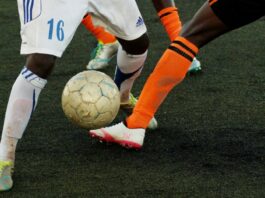 fotboll orange strumpor