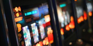 slots med orangea knappar