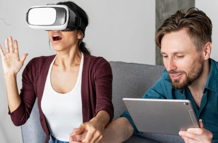man kvinna vr headset