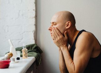 skonsam hudvård för män